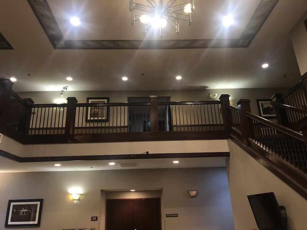 Norwood Inn And Suites Chaska Екстер'єр фото