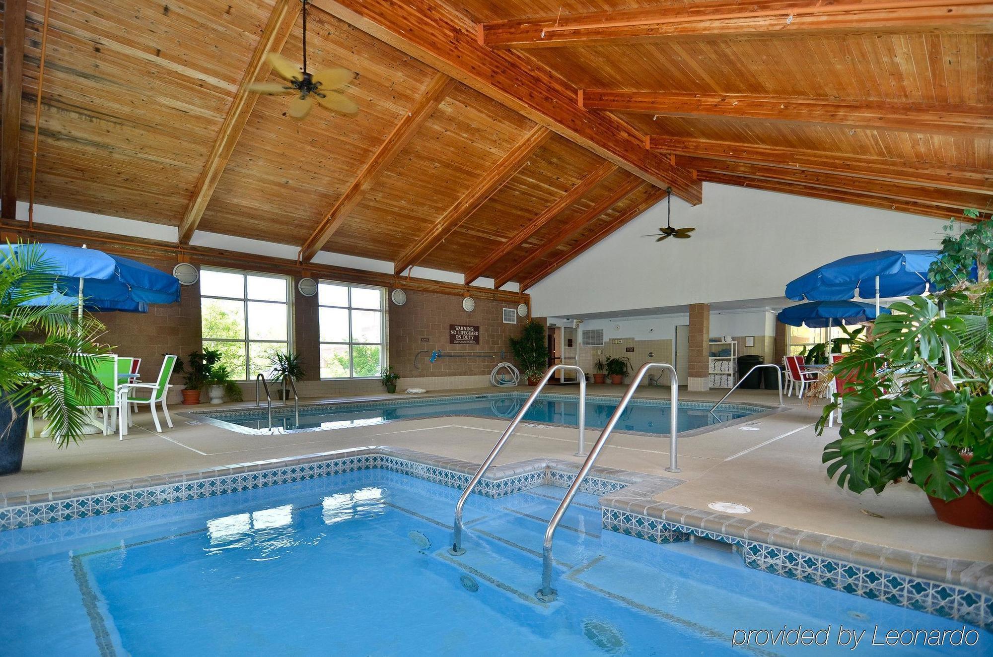 Norwood Inn And Suites Chaska Екстер'єр фото