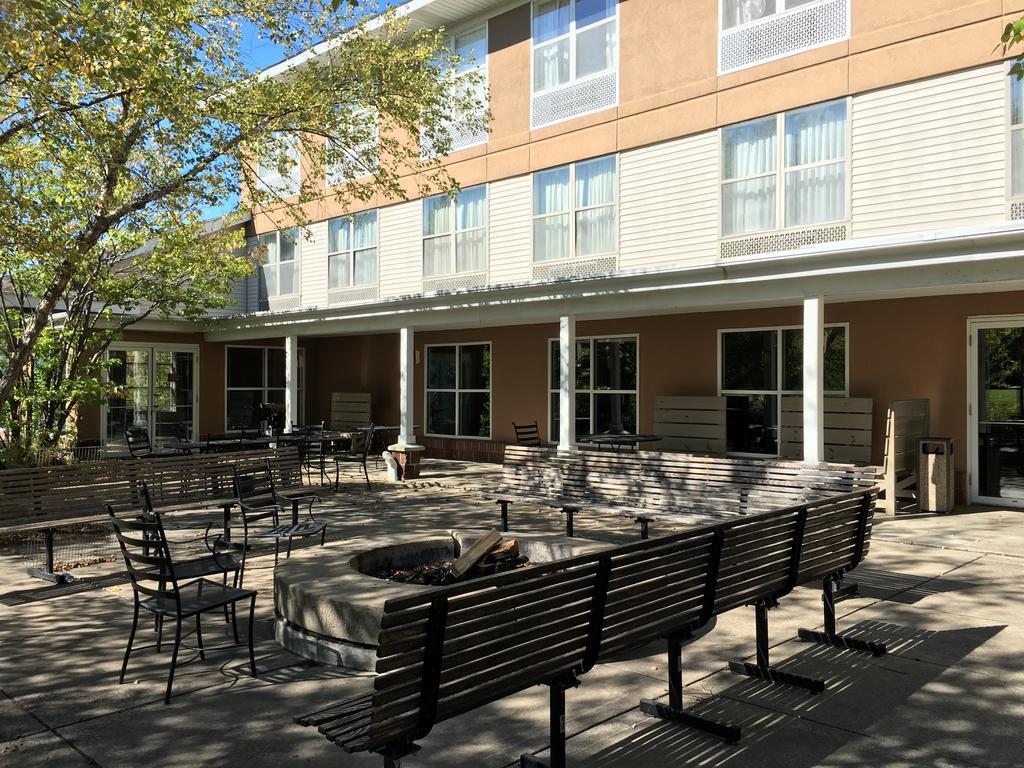 Norwood Inn And Suites Chaska Екстер'єр фото