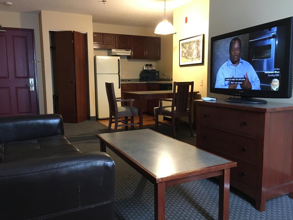 Norwood Inn And Suites Chaska Екстер'єр фото