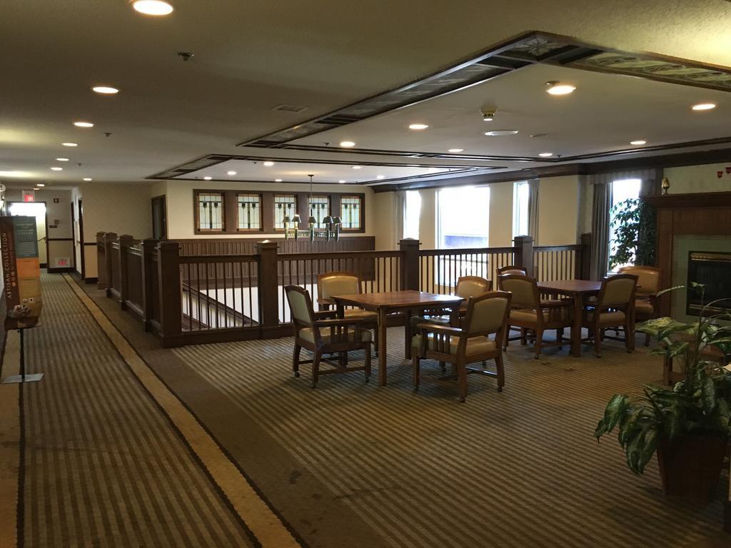Norwood Inn And Suites Chaska Екстер'єр фото