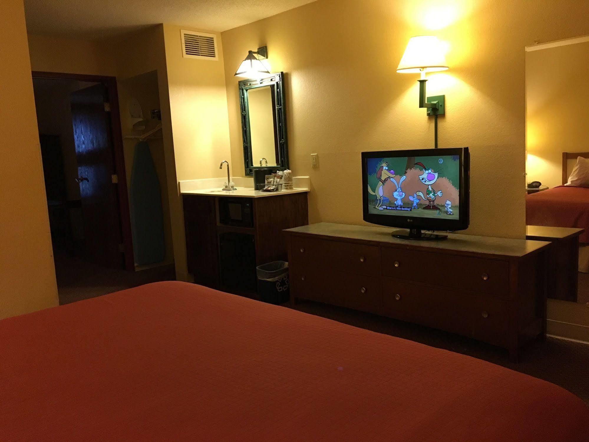 Norwood Inn And Suites Chaska Екстер'єр фото