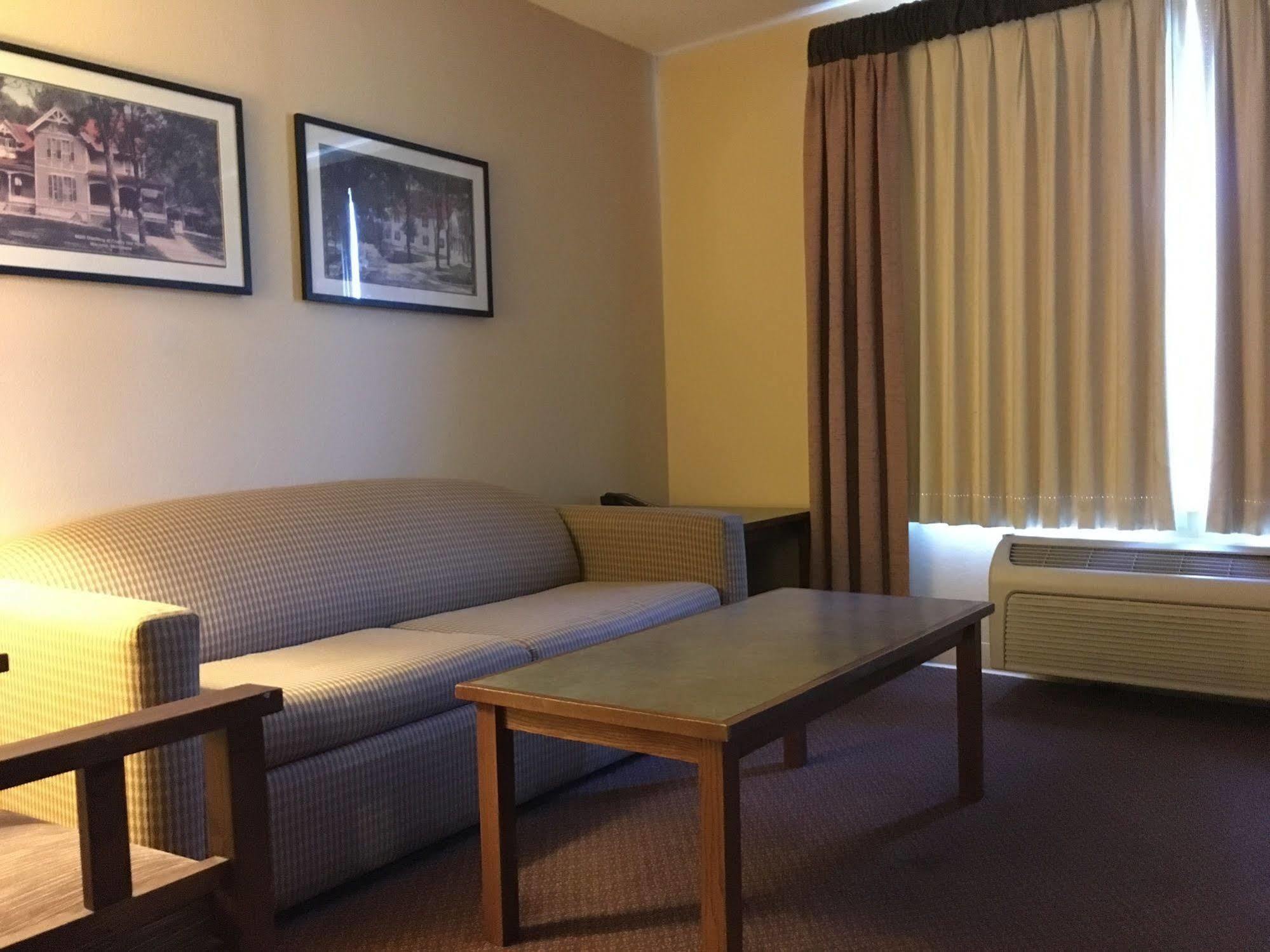 Norwood Inn And Suites Chaska Екстер'єр фото