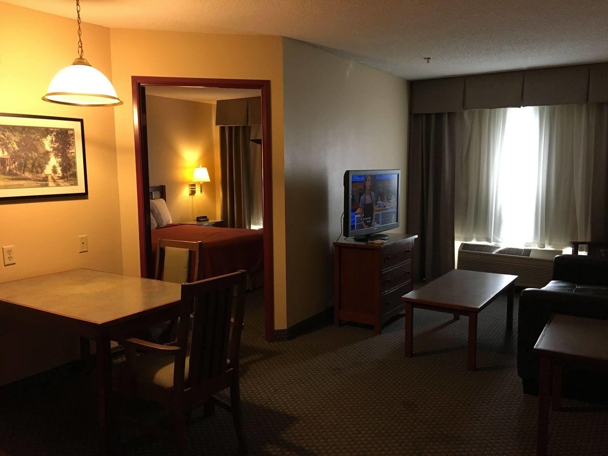 Norwood Inn And Suites Chaska Екстер'єр фото