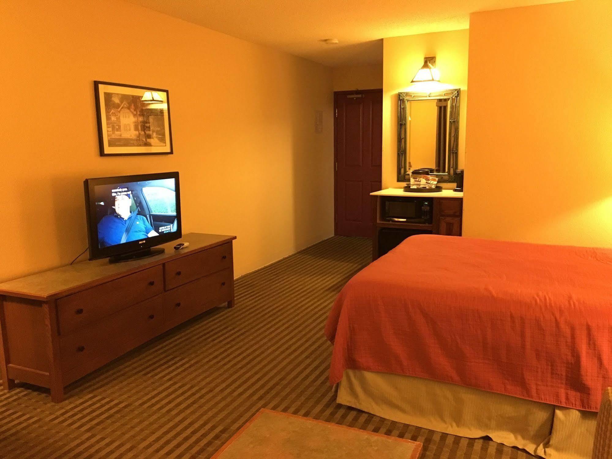 Norwood Inn And Suites Chaska Екстер'єр фото