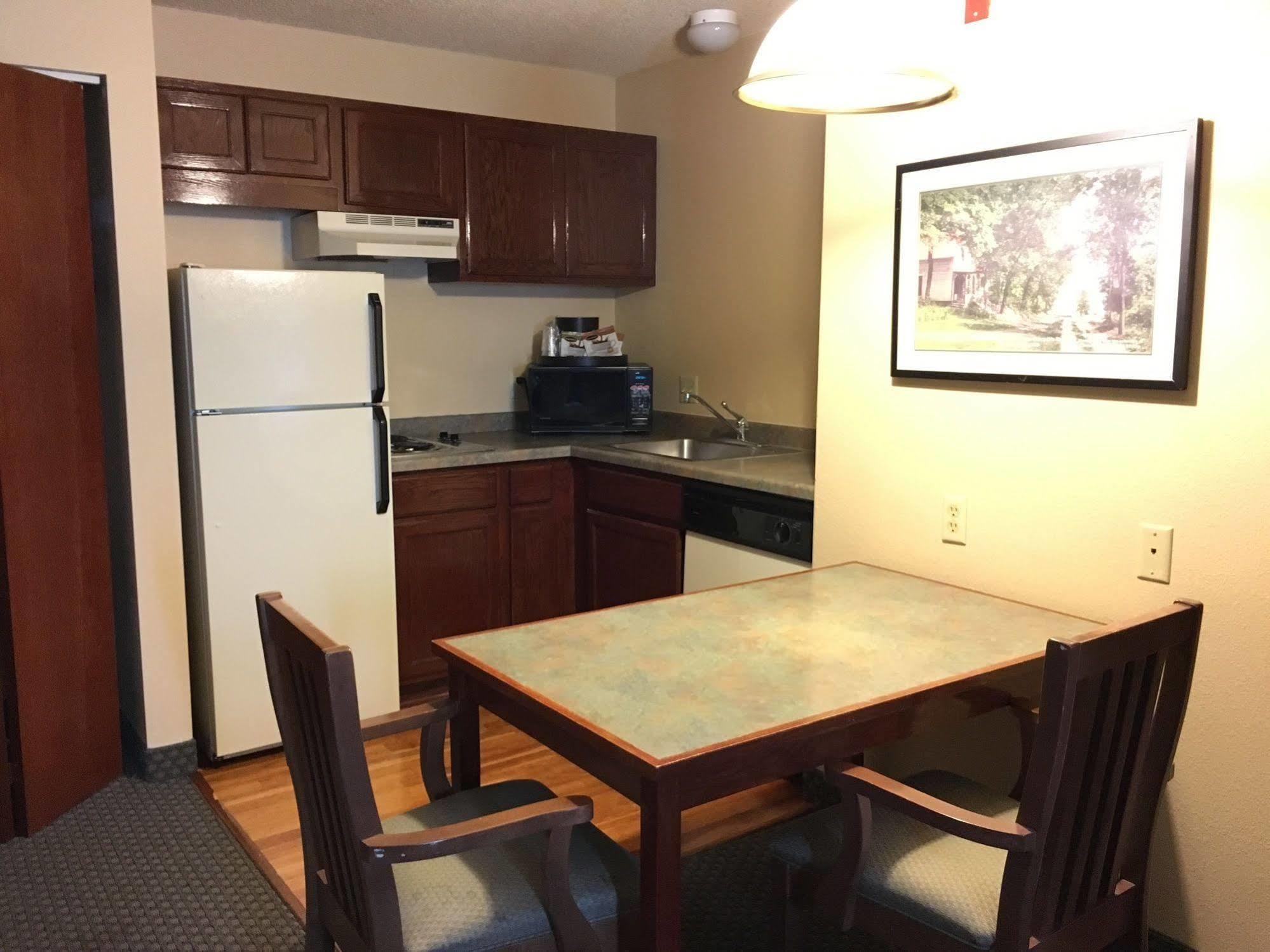 Norwood Inn And Suites Chaska Екстер'єр фото