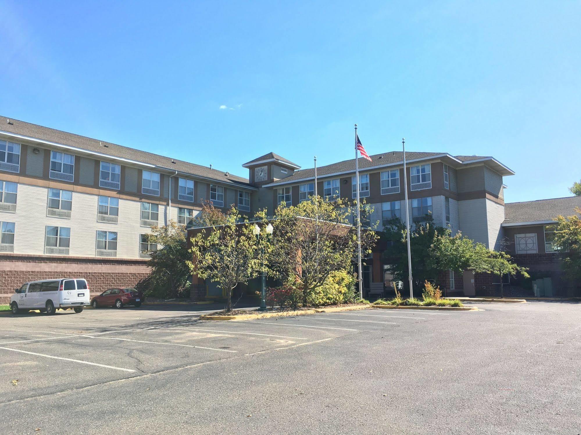 Norwood Inn And Suites Chaska Екстер'єр фото