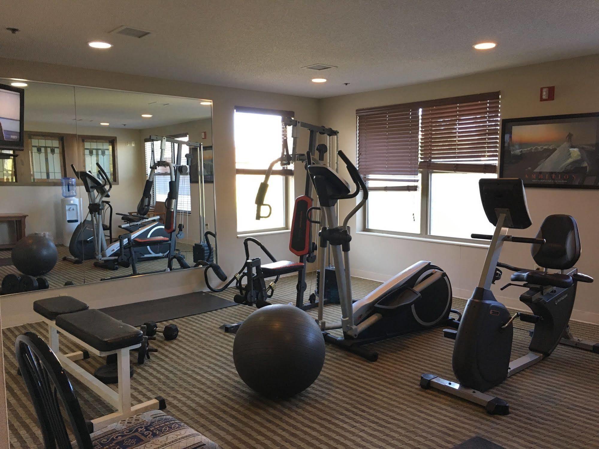 Norwood Inn And Suites Chaska Екстер'єр фото